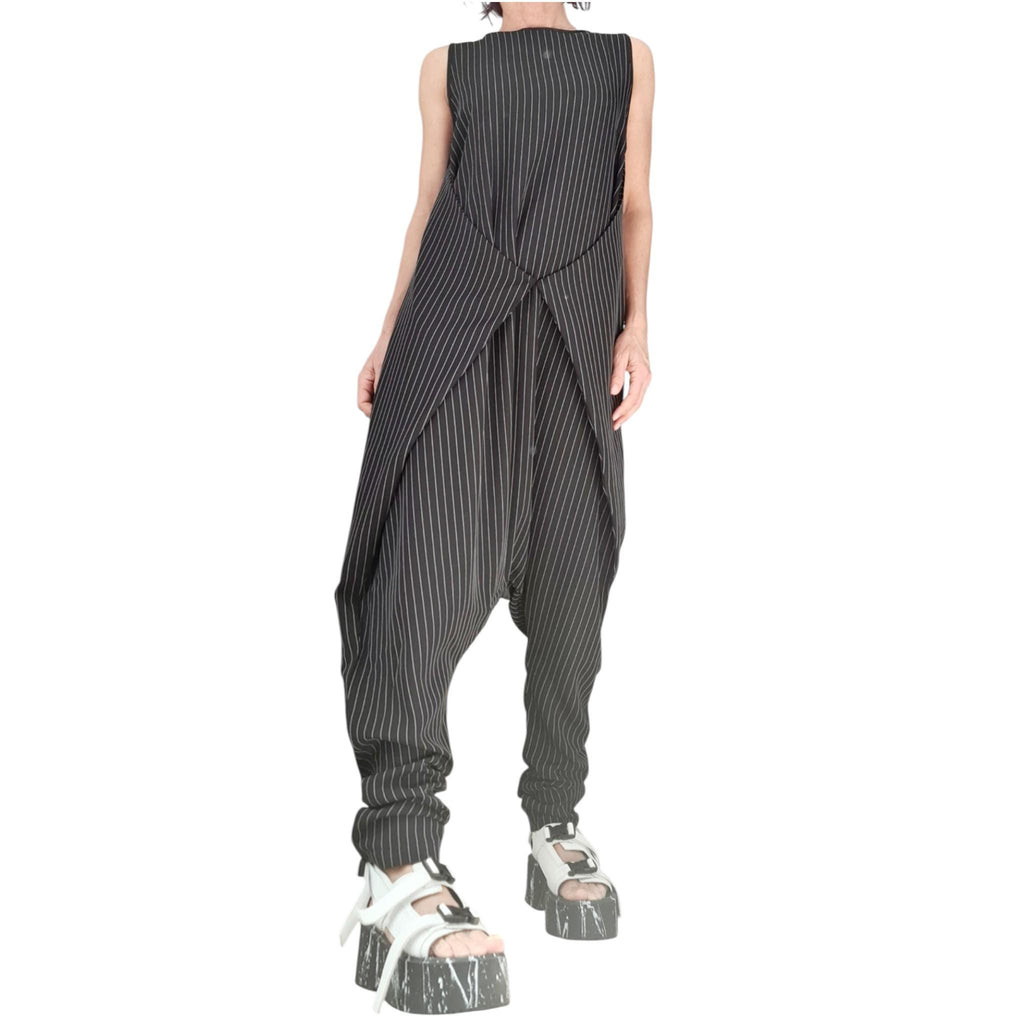 Asymmetric Black White Stripe Harem Jumpsuit, Gothic Wide Leg Sleeveless Overall for Women