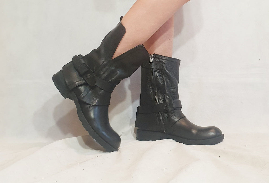 Black Leather Combat Boots, Chunky Ankle Footwear, Gothic Grunge Women Style