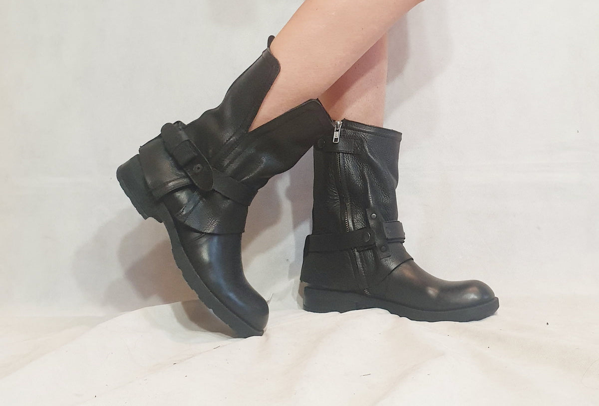 Black Leather Combat Boots, Chunky Ankle Footwear, Gothic Grunge Women Style