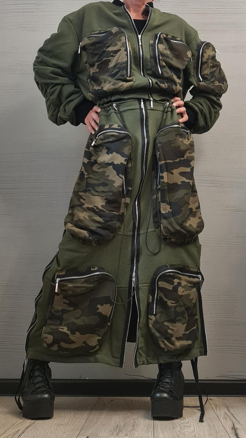 Military Green Cotton Cropped Bomber Jacket, Oversized Sleeves, Camouflage Zip Cargo Pockets