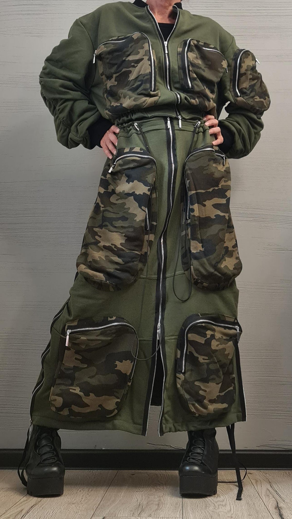 Military Green Cotton Cropped Bomber Jacket, Oversized Sleeves, Camouflage Zip Cargo Pockets