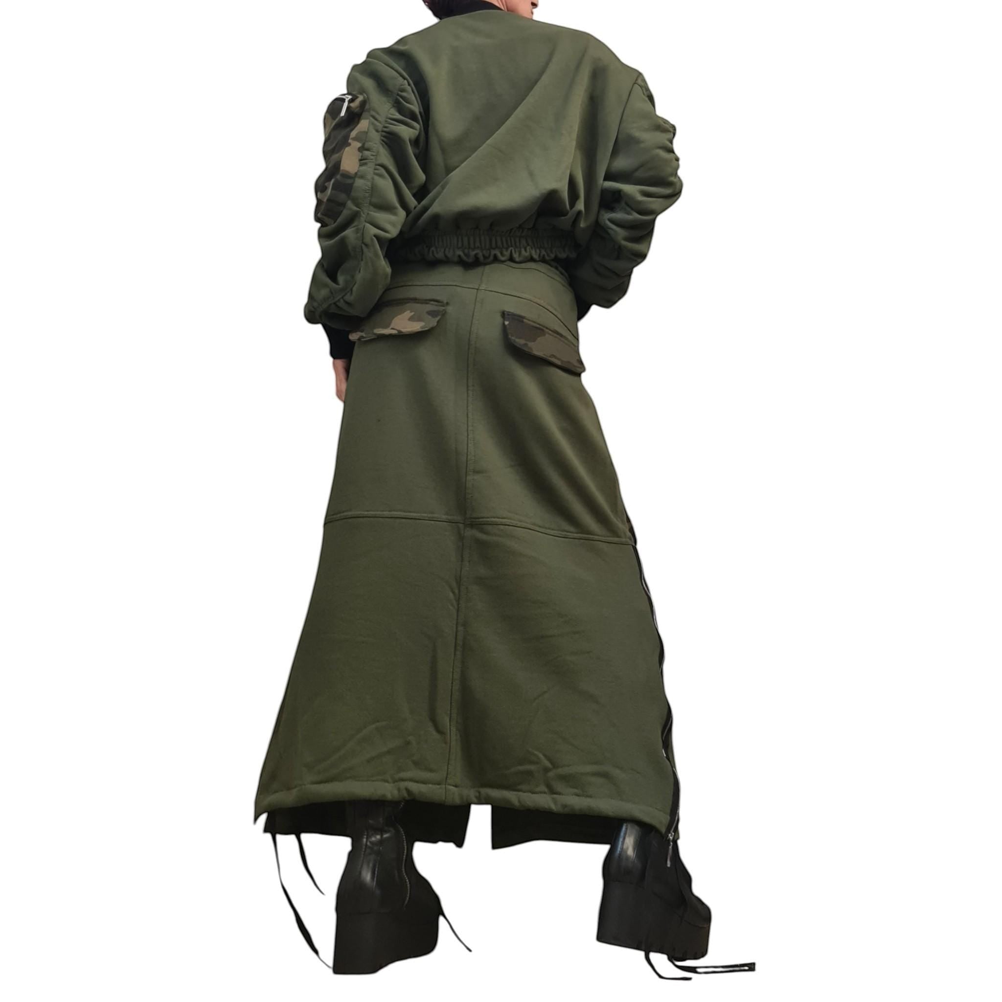 dreSSShoescode olive green maxi cargo skirt with camouflage pockets and front zipper, made of cotton canvas.