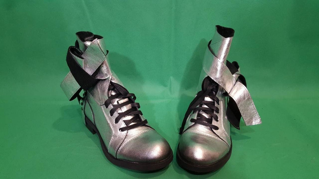 Grunge Shoes, Silver Leather Shoes, Gothic Booties, All seasons, Leather Ankle Boots, Flat Shoes, Steampunk Boots, Extravagant Shoes