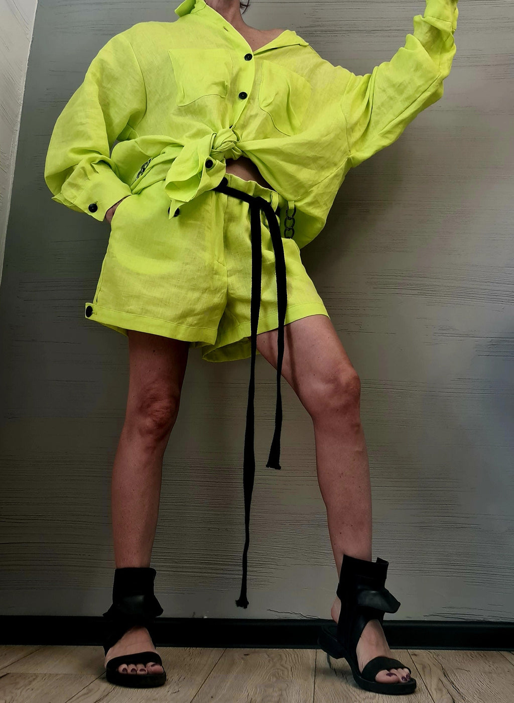 Extravagant Summer Linen Set, Sexy Blouse Shorts Set, Asymmetrical Top, Sexy Women Set, Open Back Blouse, Short Blouse Pants, Avant-garde