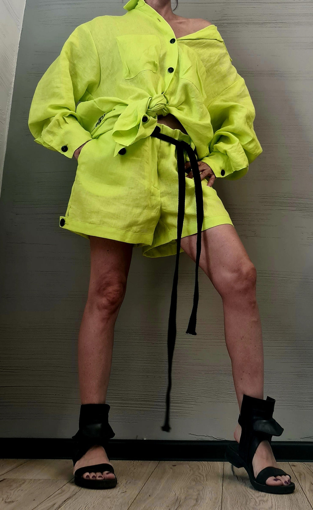 Extravagant Summer Linen Set, Sexy Blouse Shorts Set, Asymmetrical Top, Sexy Women Set, Open Back Blouse, Short Blouse Pants, Avant-garde